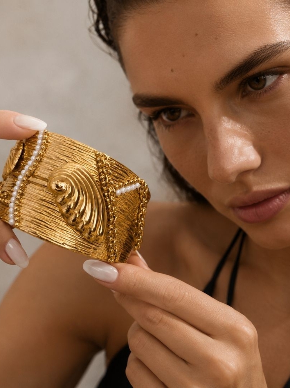 Gold Shell-Embellished Cuff Bracelet - Picture 4 of 5